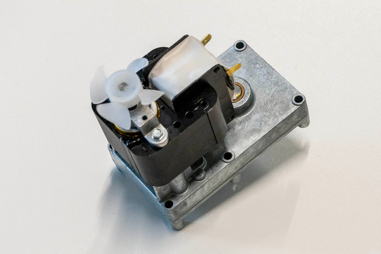 Ruuvikairan moottori alle 2m ja 20kw polttimille