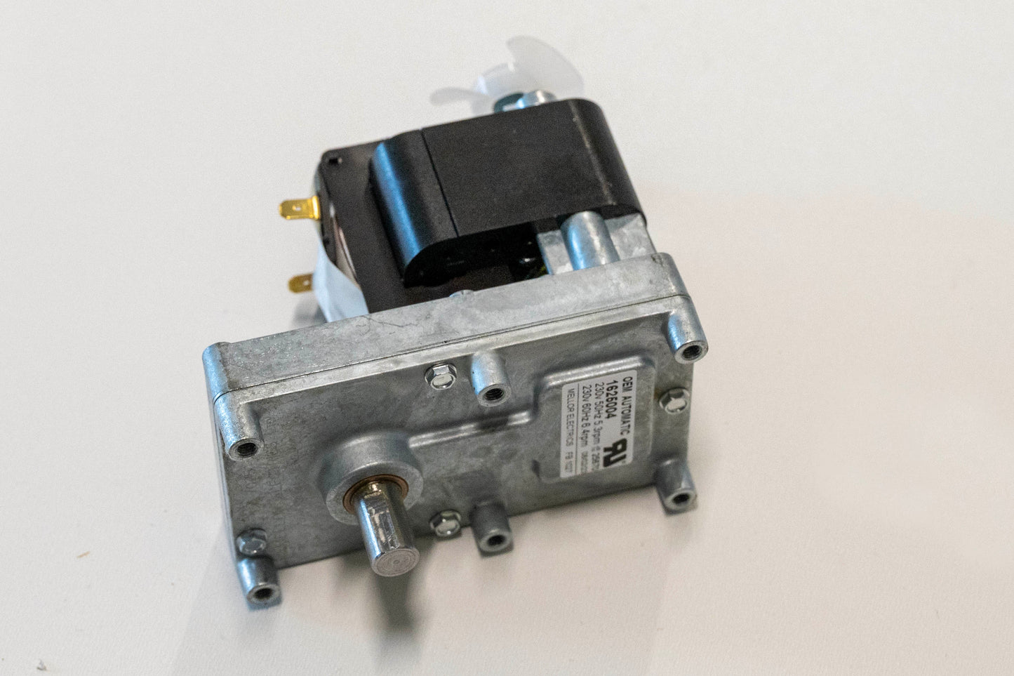 Ruuvikairan moottori alle 2m ja 20kw polttimille