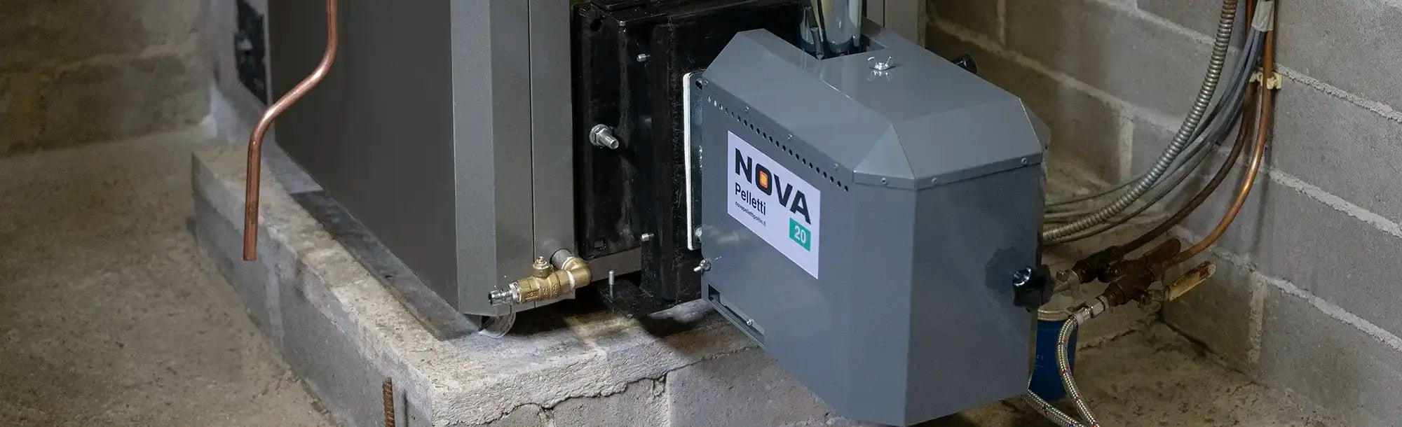 Nova Pellettipoltin asennettuna